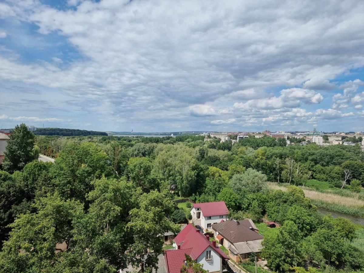 Світло Цілодобово Просторі Апартаменти Біля Гідропарку Топільче Ternopil Exterior photo